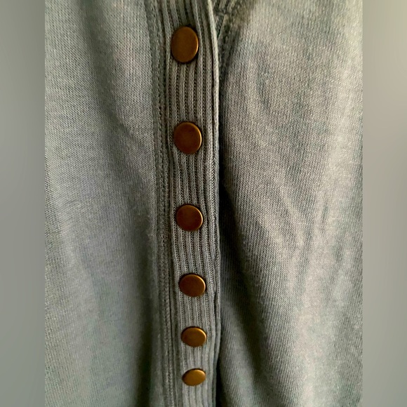 Large snap button cardigan- blue gray - Picture 5 of 5